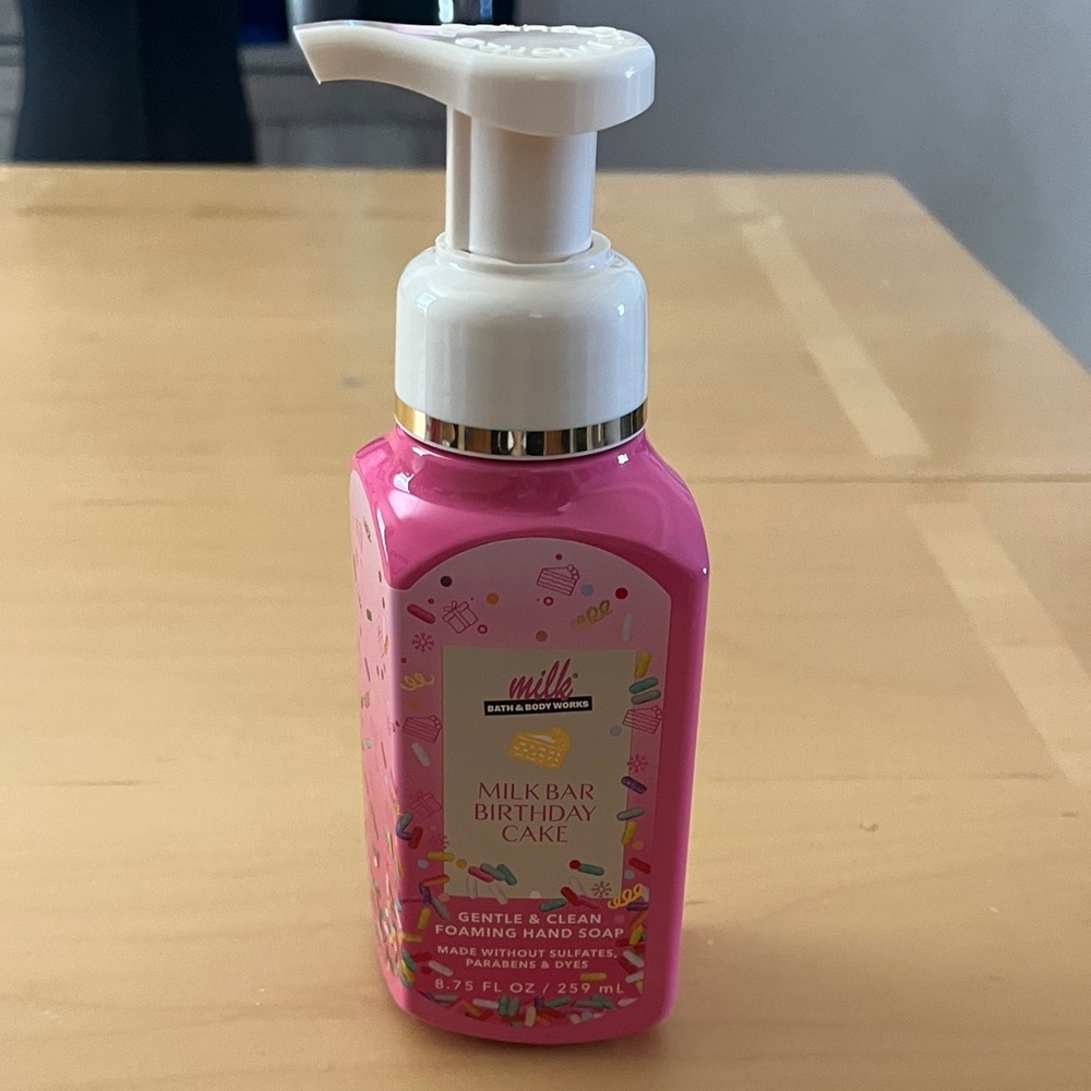 Bath and Bodyworks Birthday Cake Foaming Hand Soap